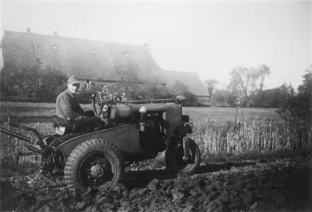 Dreirad beim Pfl&uuml;gen