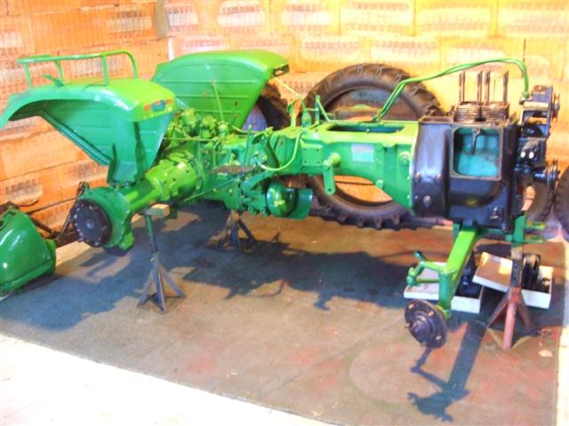 Schlepper teilzerlegt