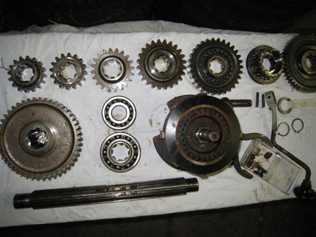 Zahnr&auml;der auf dem Tisch