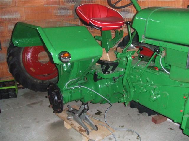 Montage der neu aufgebauten Kotfl&uuml;gel