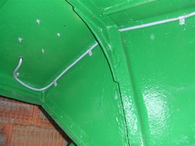 Kabelverlegung im Kotfl&uuml;gel